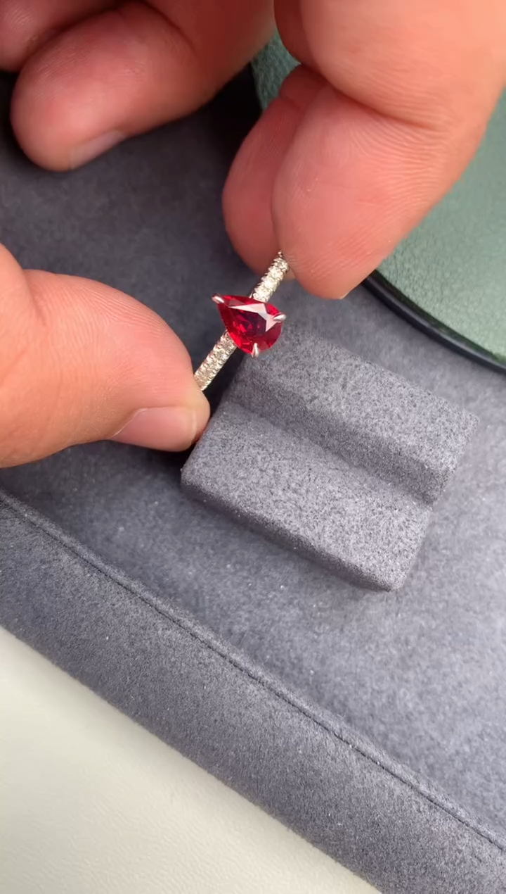 【闪购商品】红宝石戒指18K金镶嵌ct红宝石戒指