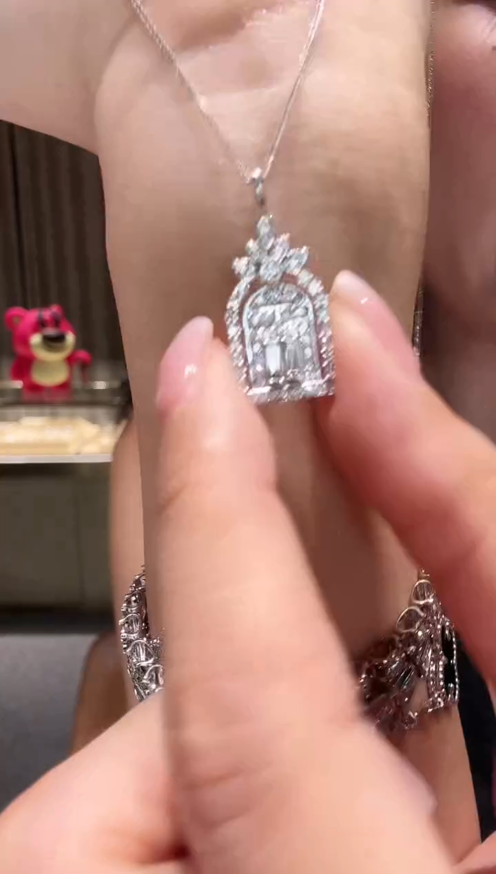 吊坠（不含链）铂Pt950镶嵌钻石幸福之门