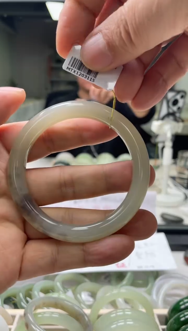 【闪购商品】和田玉手镯未镶嵌编码 3115圈口58-59