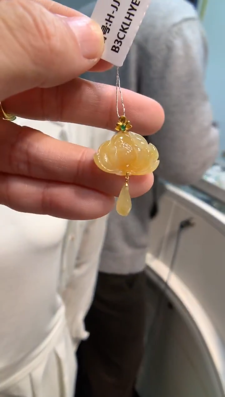 颈饰18K金镶嵌翡翠莲花