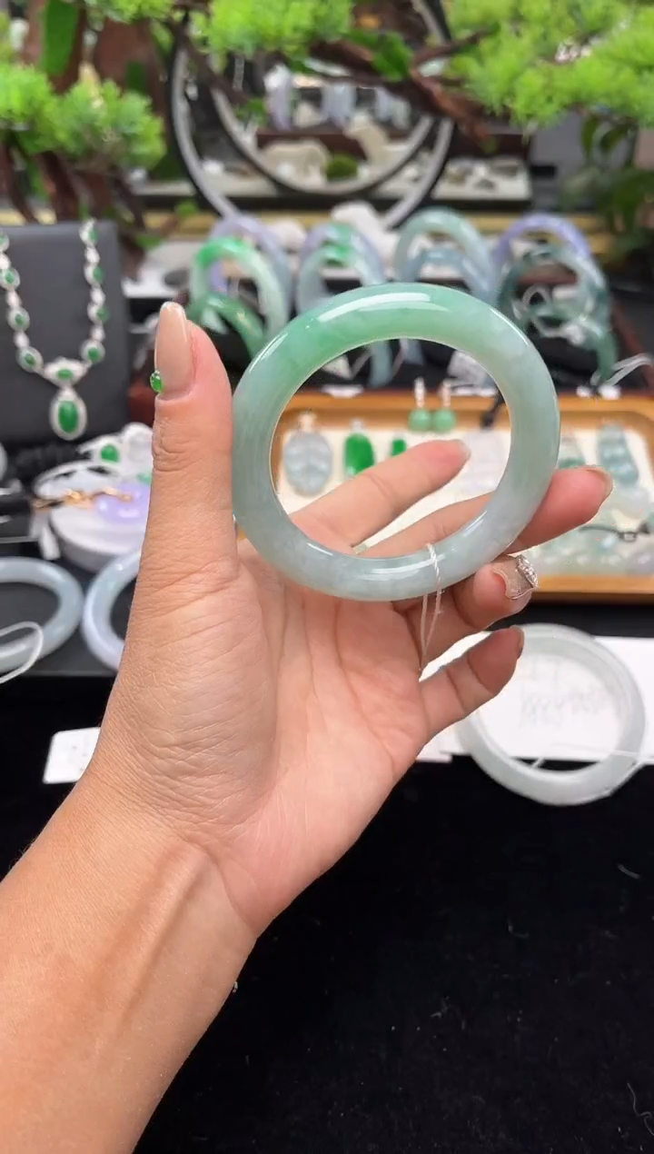 未镶嵌手镯翡翠手镯