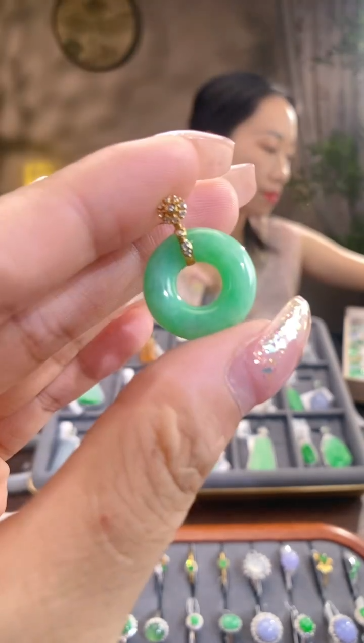 翡翠18K金镶嵌吊坠(不含链)甜甜圈