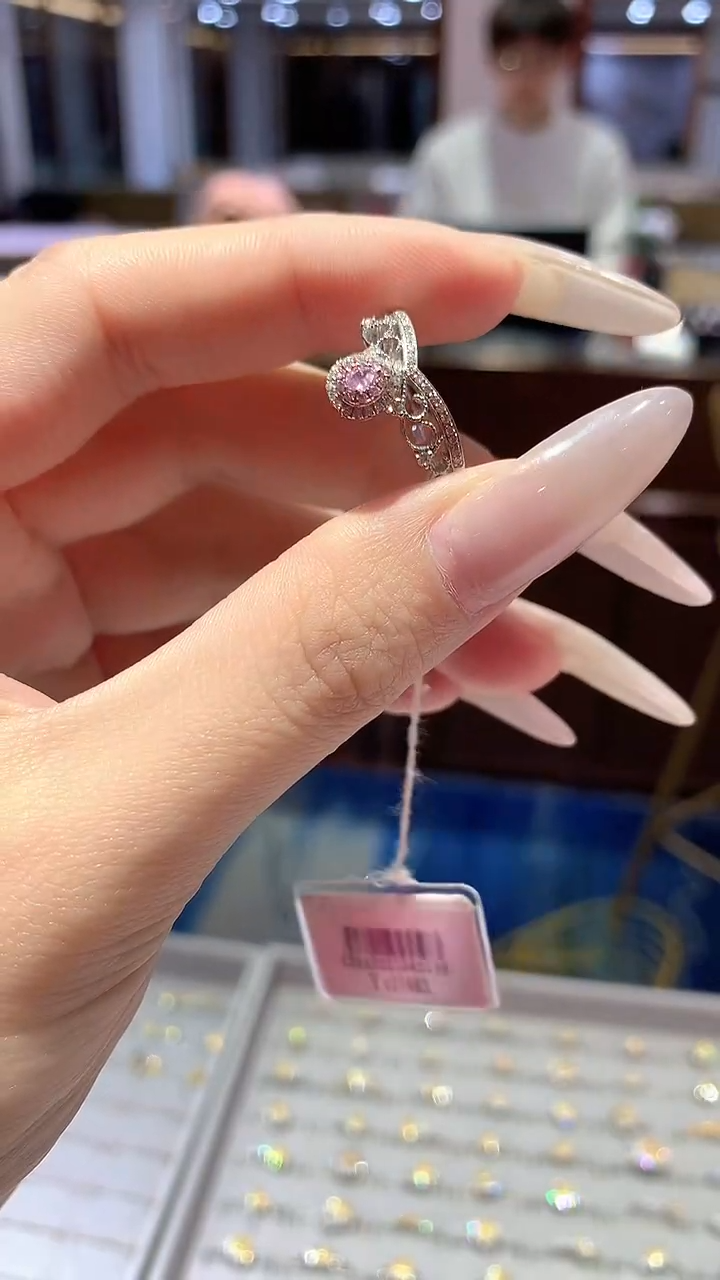 【闪购商品】钻石戒指18K金镶嵌钻石戒指