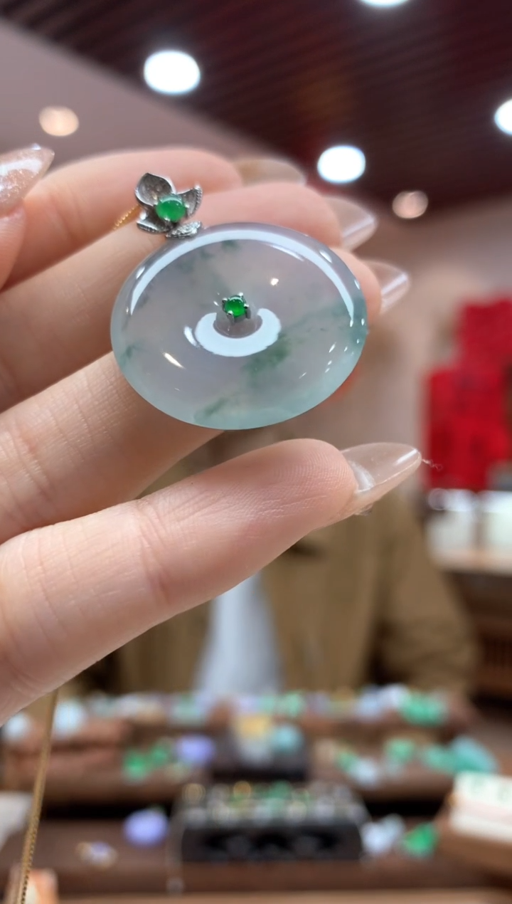 【闪购商品】翡翠吊坠(不含链)18K金镶嵌平安扣