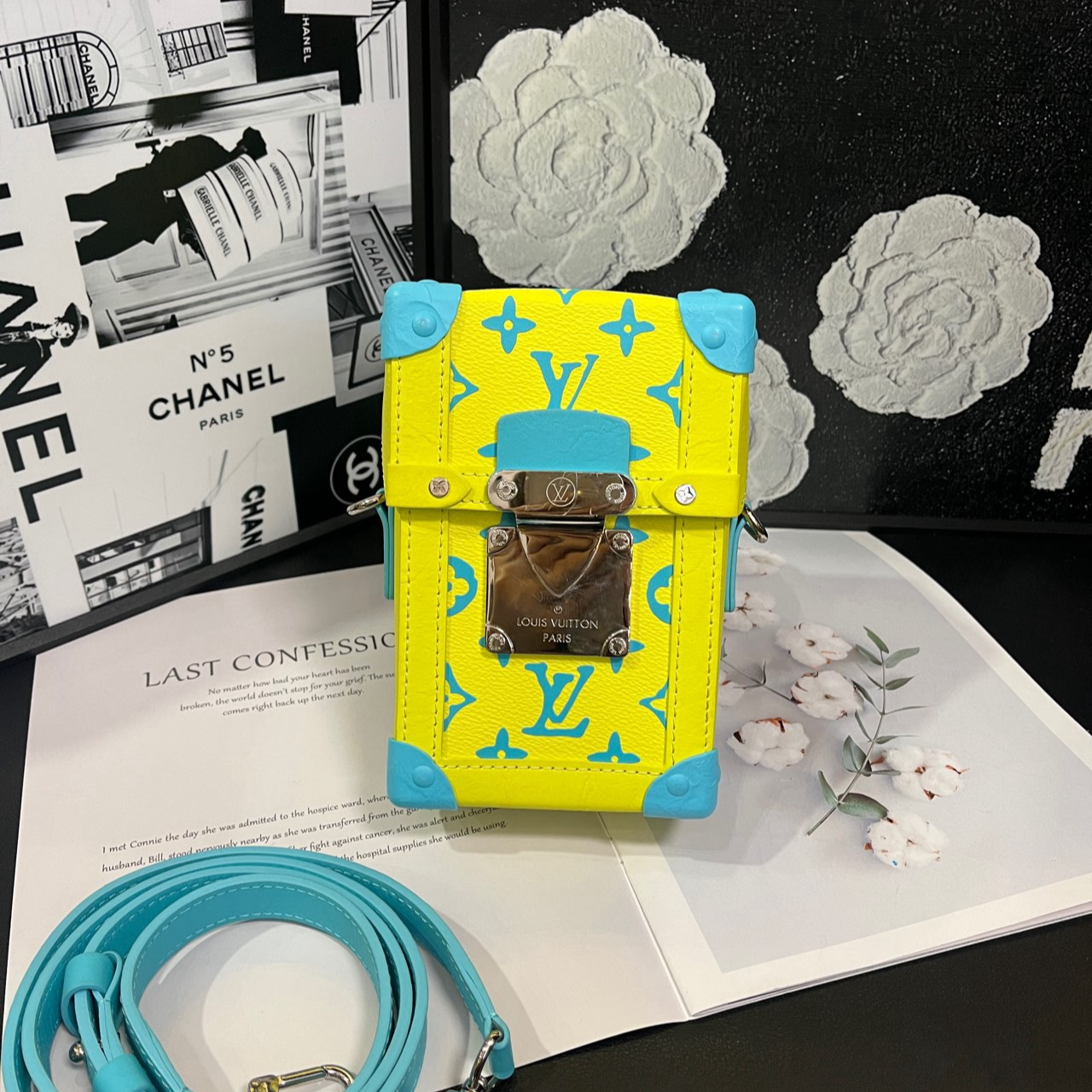 95新 LouisVuitton/路易威登 23柠檬黄Trunk Vertical手机包B1967