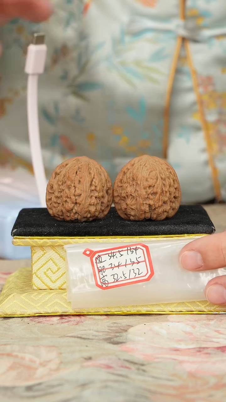 【闪购商品】文玩核桃把件密纹狮子头