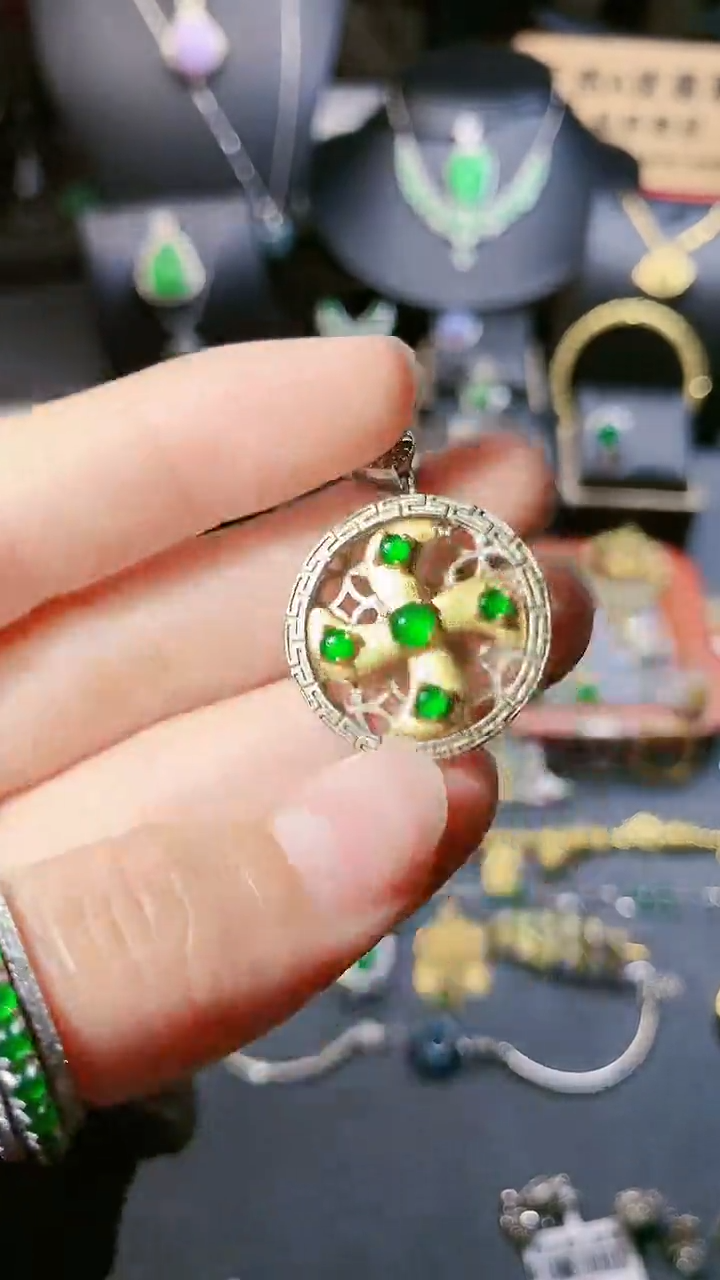 【闪购商品】翡翠吊坠(赠链)银S925镶嵌吊坠