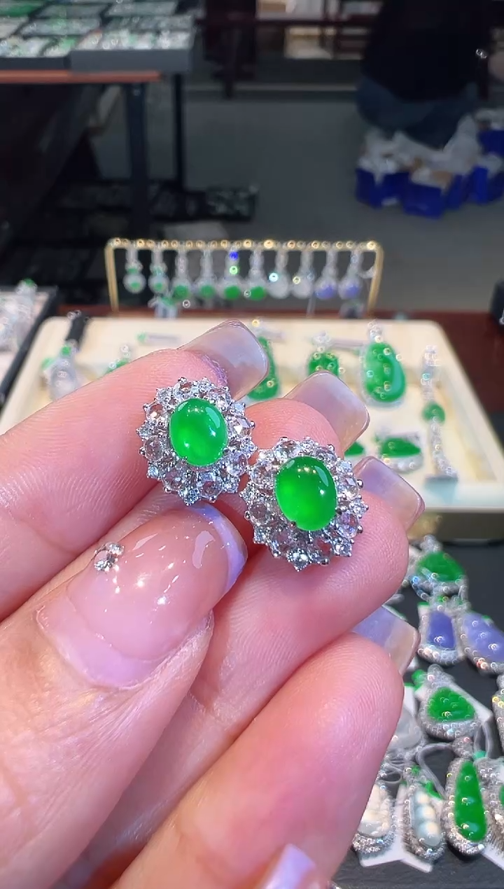 【闪购商品】翡翠耳饰18K金镶嵌翡翠