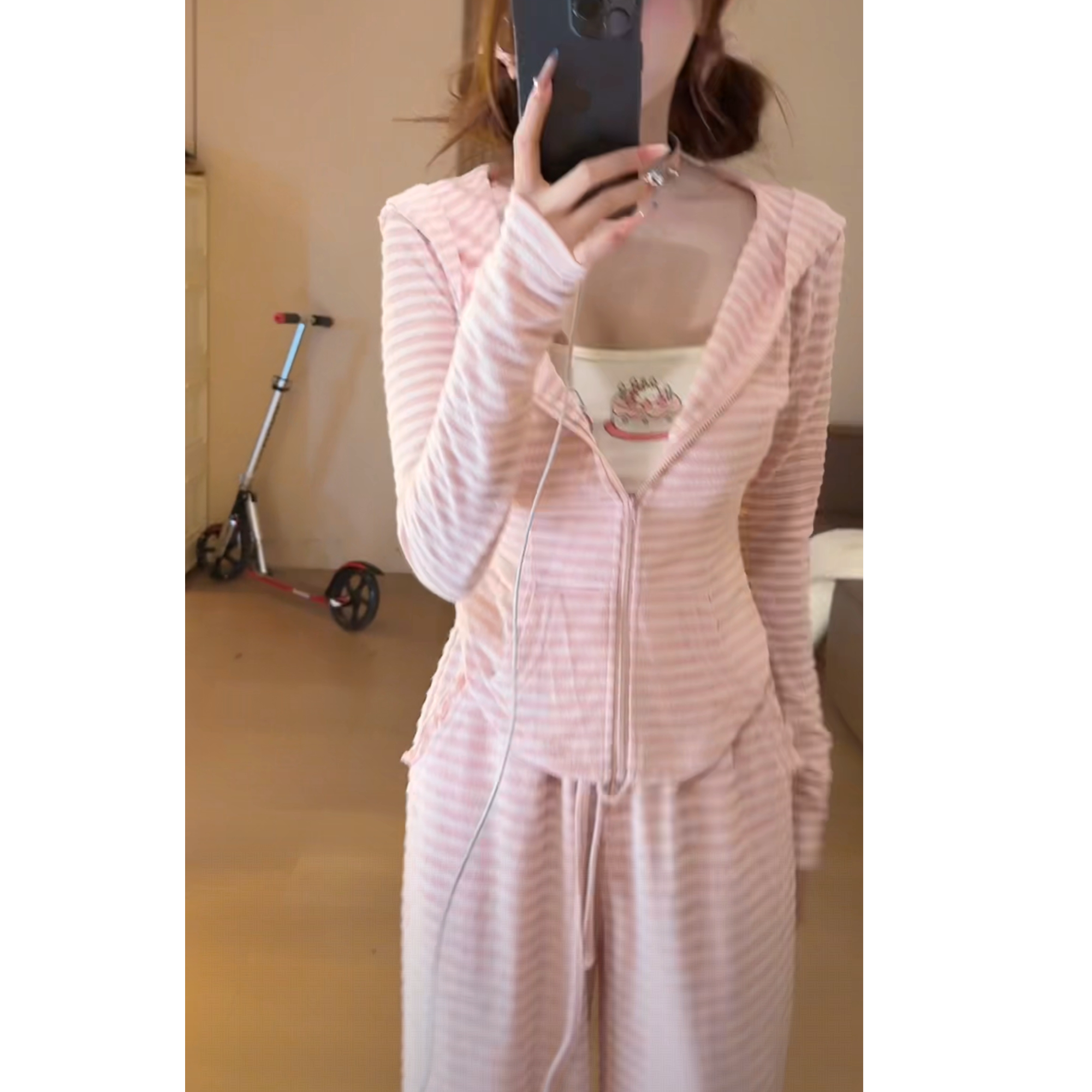 早秋慵懒松弛感休闲套装女条纹吊带背心宽松阔腿裤防晒开衫三件套