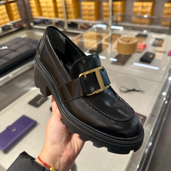 TOD’S/托德斯女款 T扣厚底豆豆乐福鞋