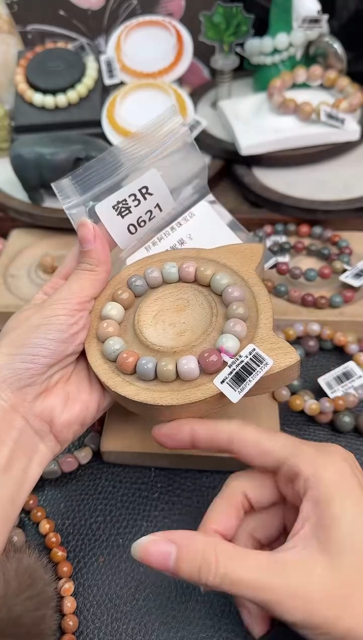 未镶嵌手链石英质玉兰***?3R0621