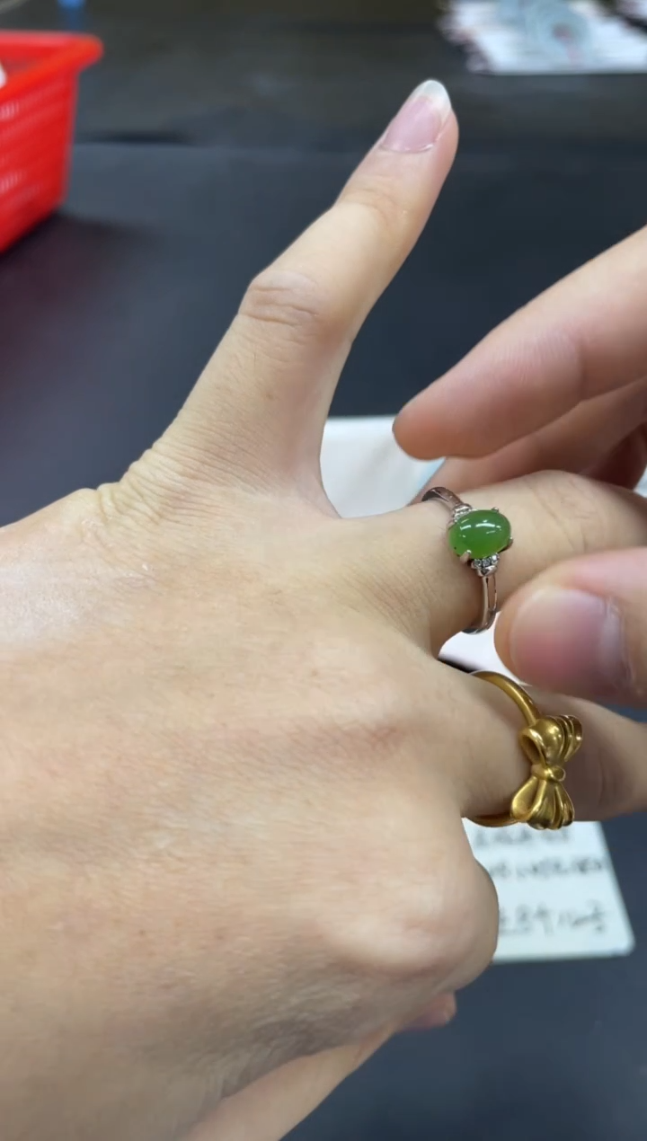 未镶嵌手镯翡翠不****?翡翠手镯