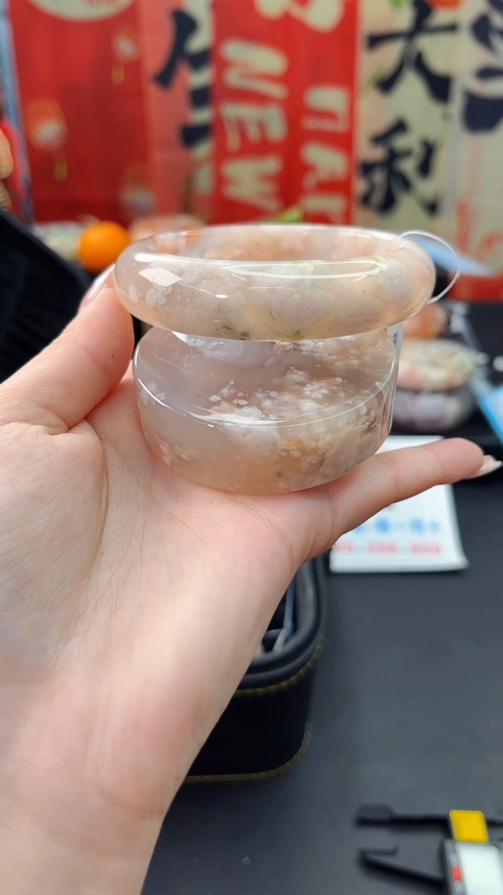 【闪购商品】石英质玉手镯未镶嵌赠送镯心（圈口）60