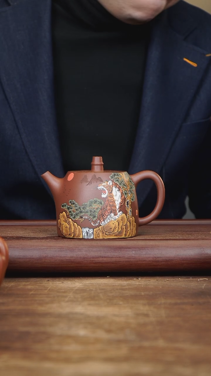 【闪购商品】紫砂茶壶340ml 泥绘加刻绘 汉铎 清水泥