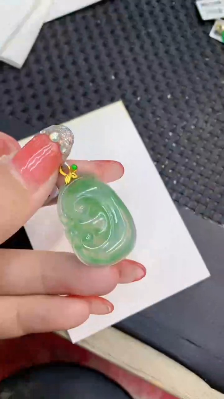 颈饰18K金镶嵌翡翠1