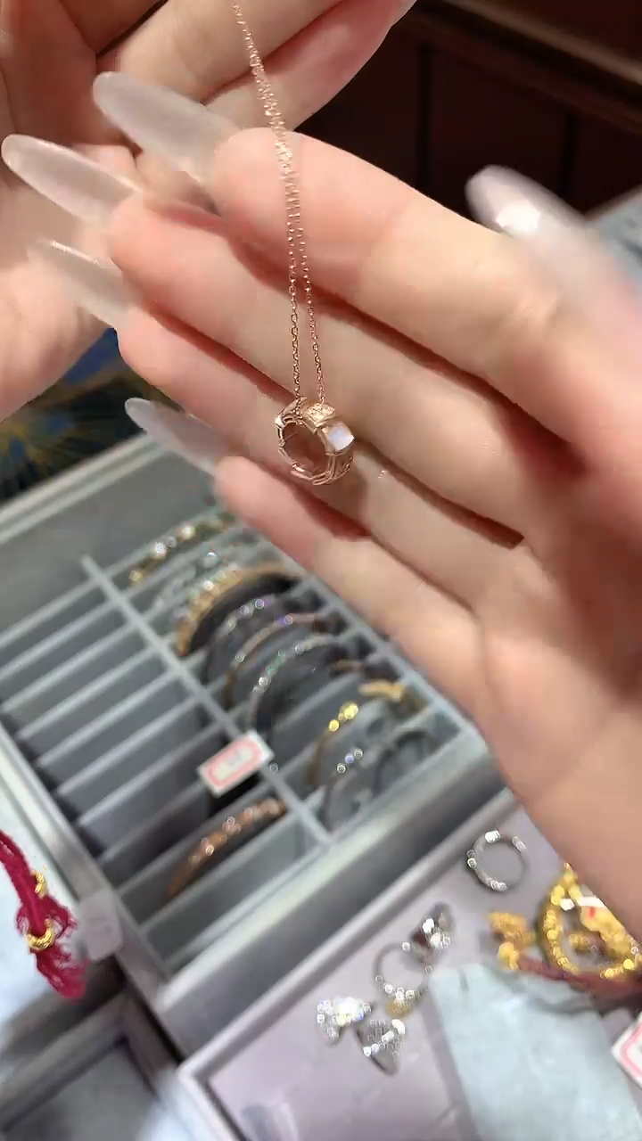 【闪购商品】钻石项链18K金镶嵌项链