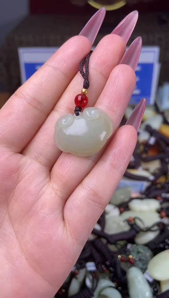 和田玉未镶嵌颈饰1