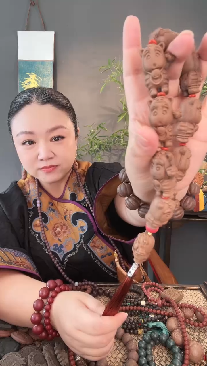 泥塑合上元蜡笔小新手持