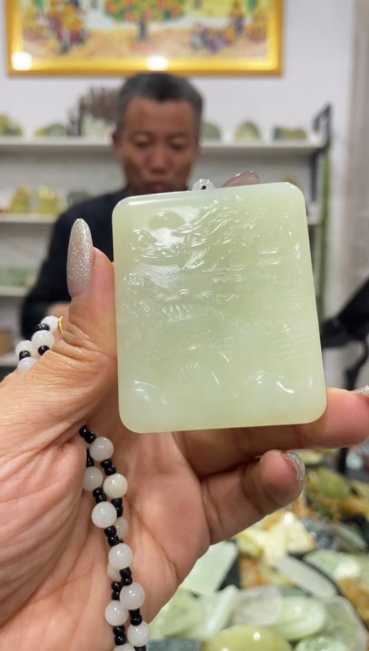 岫玉未镶嵌吊坠