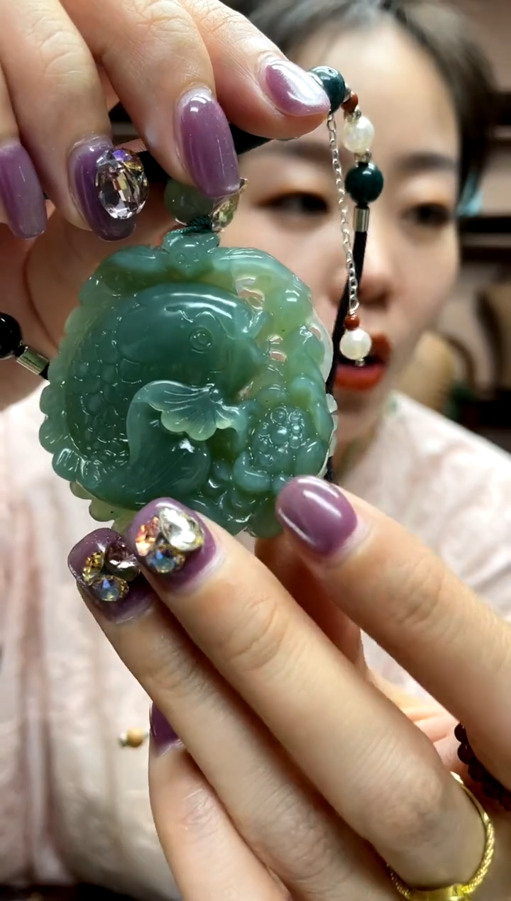 岫玉未镶嵌吊坠·