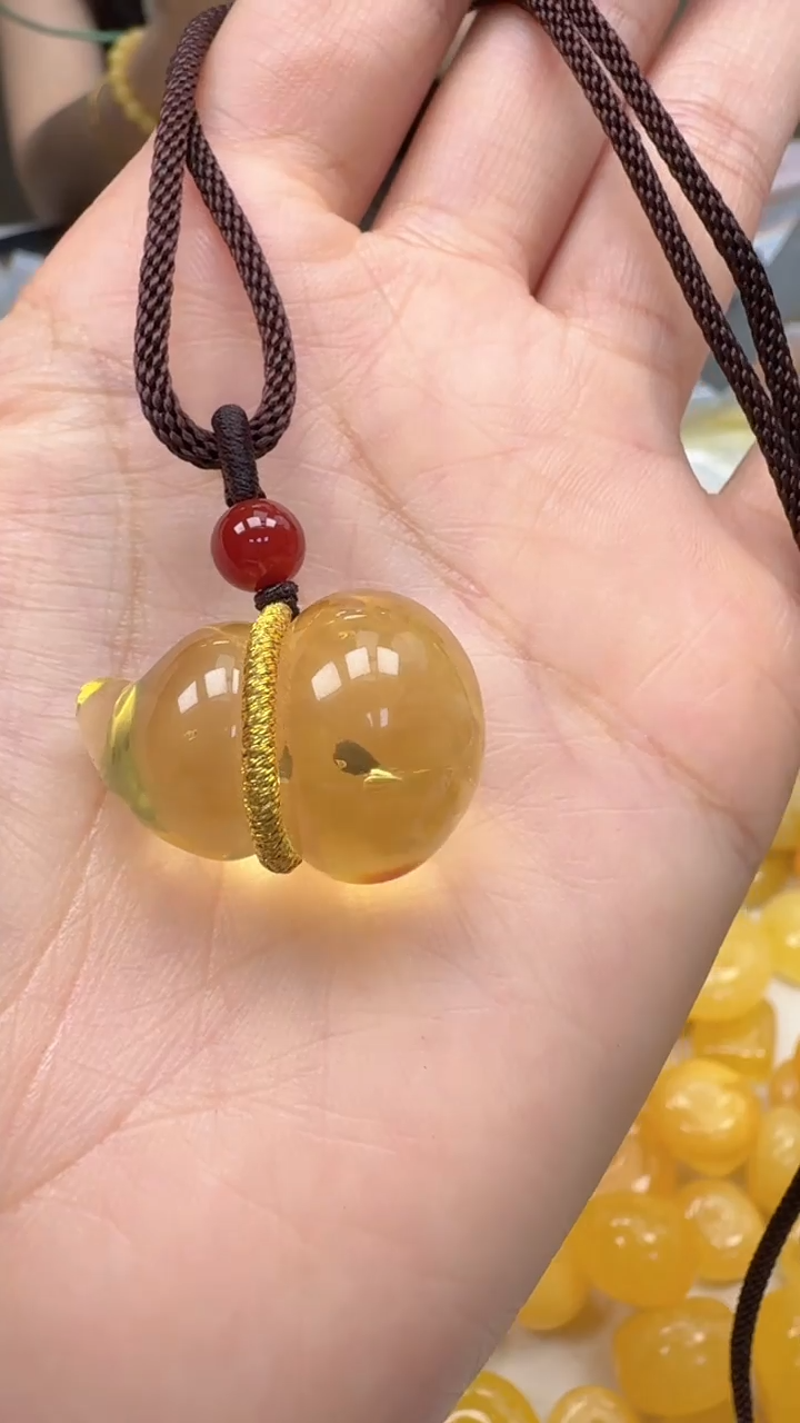 裸石琥珀未镶嵌如图