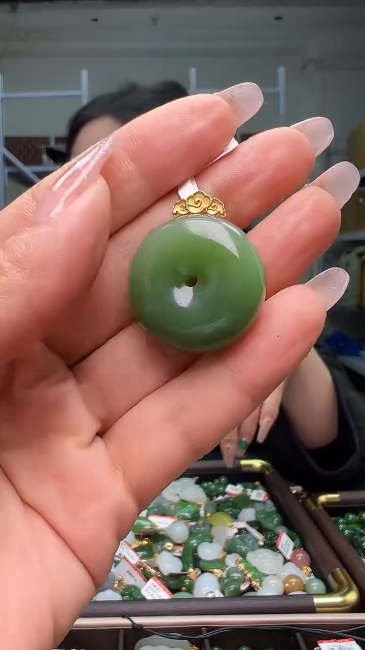 颈饰18K金镶嵌和田玉（多样性发货.发其一)12.06.11