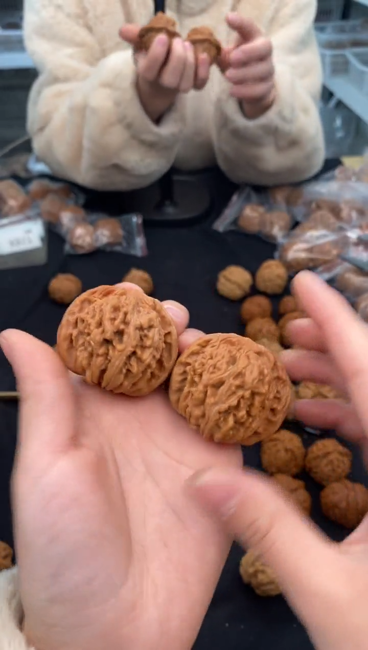 【闪购商品】文玩核桃把件汉高楼42-x917