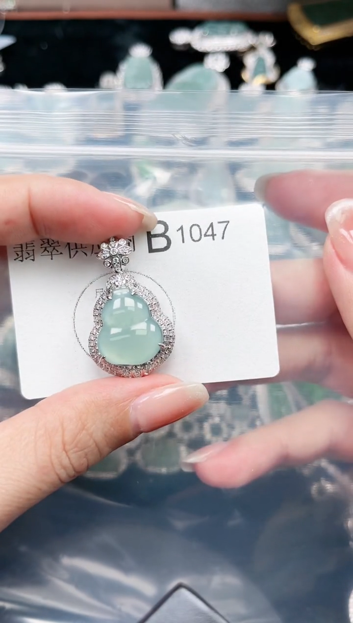 【闪购商品】翡翠颈饰未镶嵌赠皮绳1047