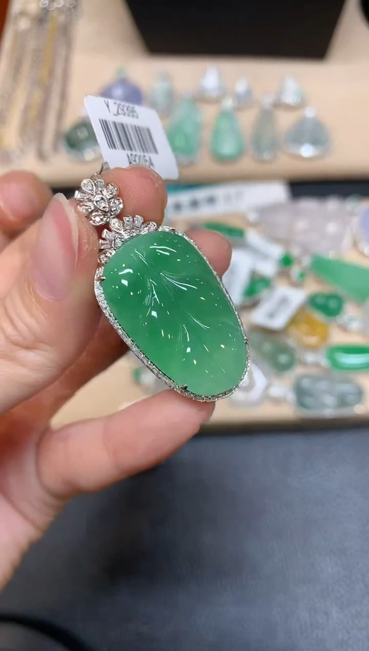 【闪购商品】翡翠颈饰18K金镶嵌树叶【无服务费