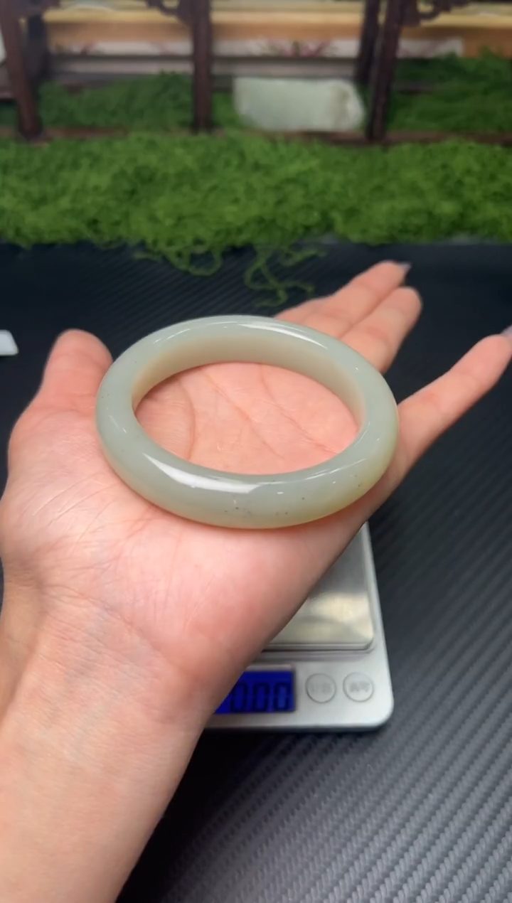 未镶嵌手镯和田玉且末微色差近矿56