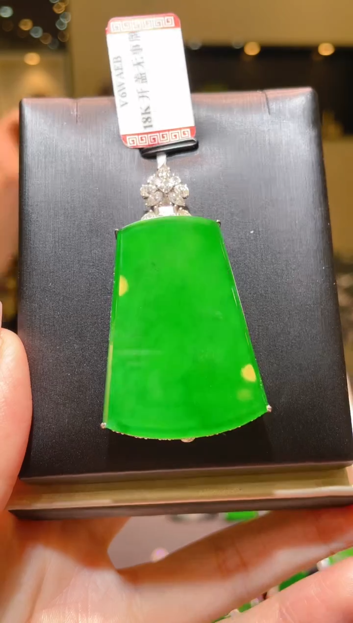 【闪购商品】翡翠吊坠(赠链)18K金镶嵌A86