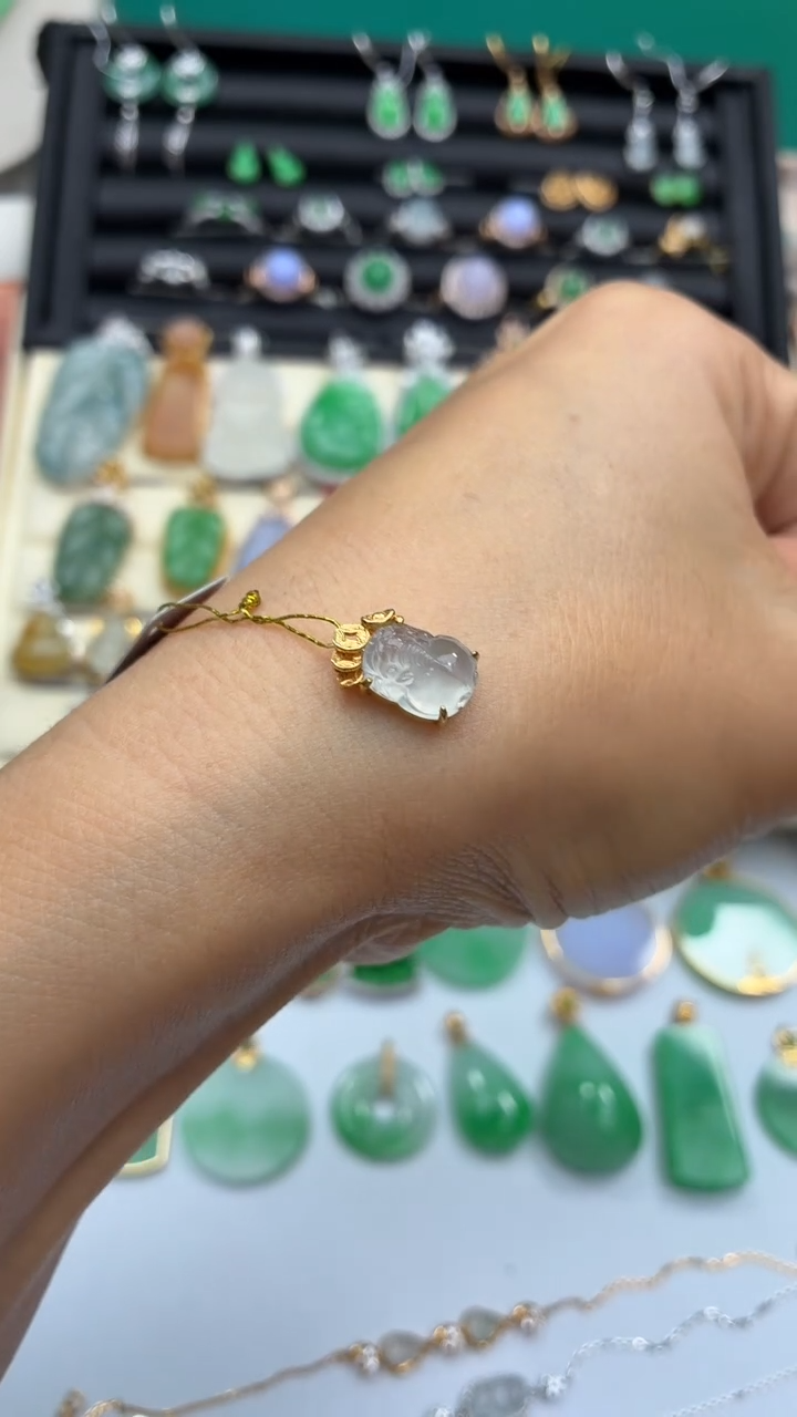 颈饰18K金镶嵌翡翠天然翡翠A货