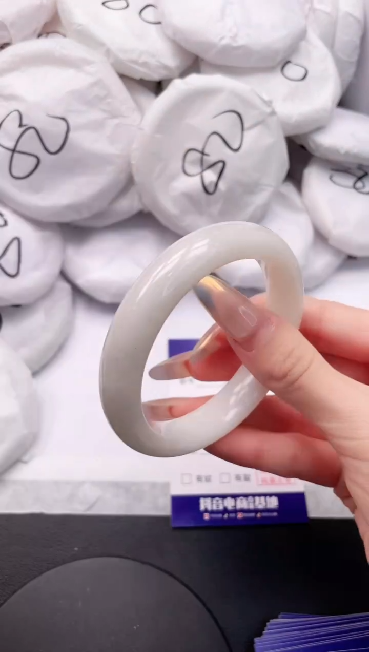 【闪购商品】和田玉手镯未镶嵌7K300-56