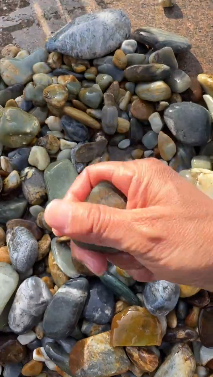 未镶嵌和田玉（糖玉）挂件和田玉