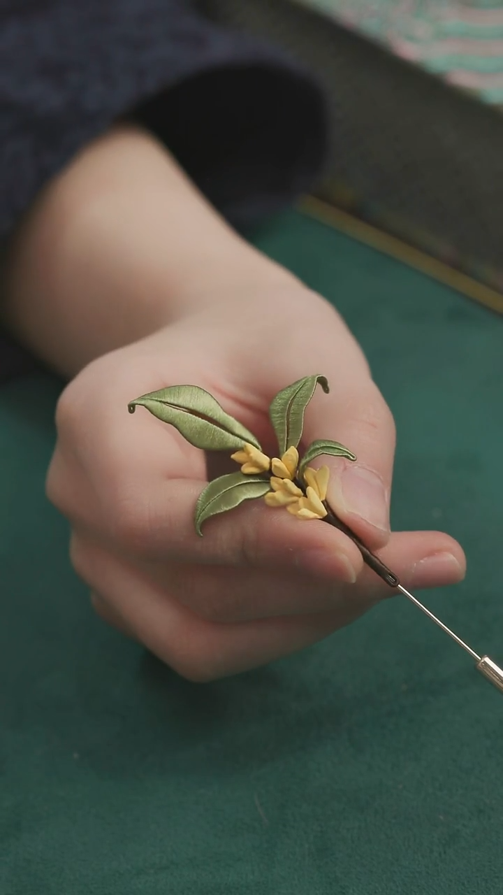 刺绣【高货】湘传礼 桑蚕丝 非遗绒花胸针