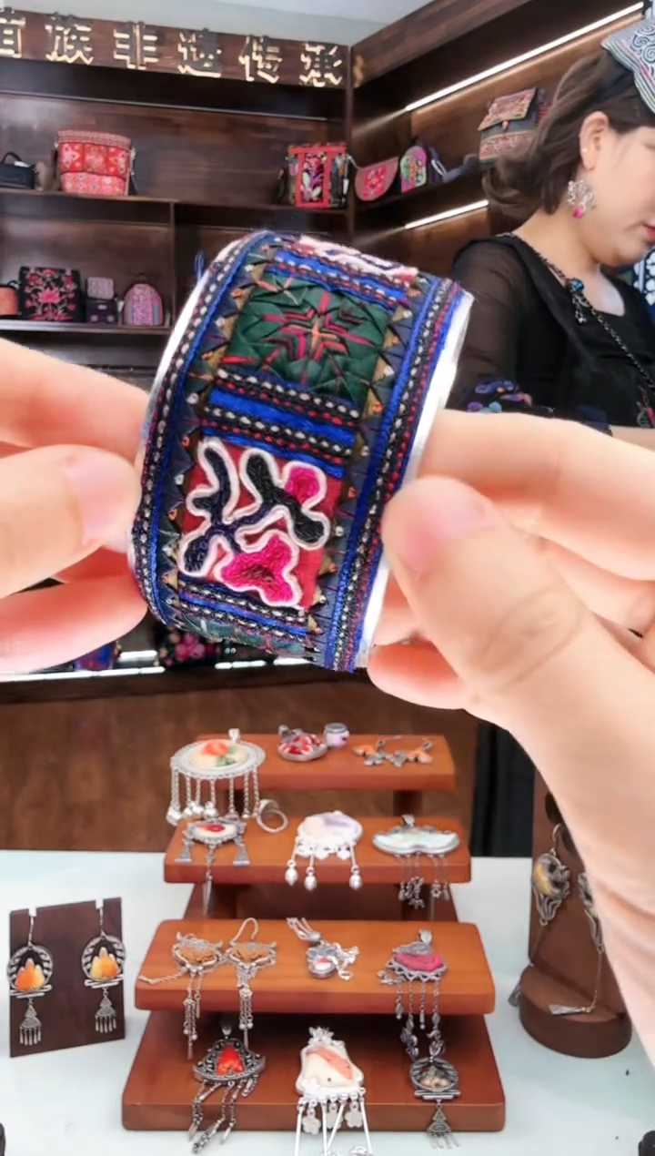 【闪购商品】织绣141蚩梦苗族古绣