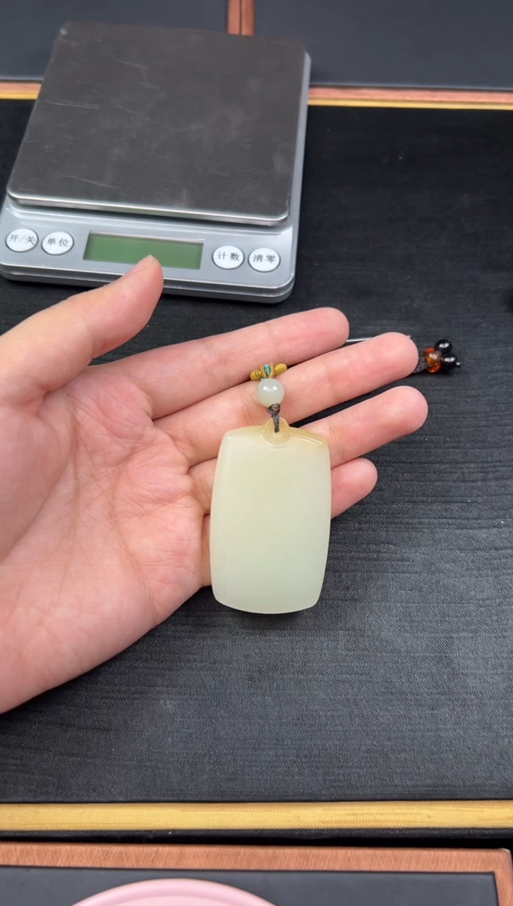 【闪购商品】和田玉吊坠(赠链)未镶嵌且末金山微色差