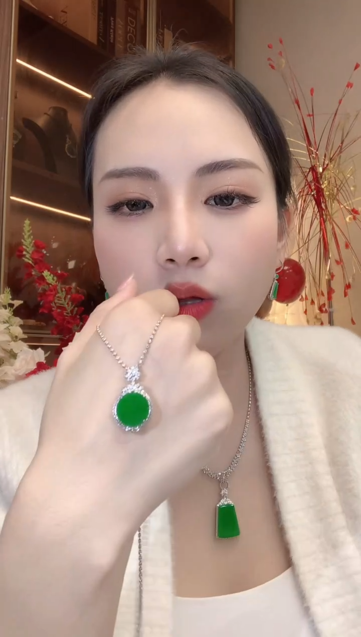 【闪购商品】翡翠吊坠(不含链)18K金镶嵌A40