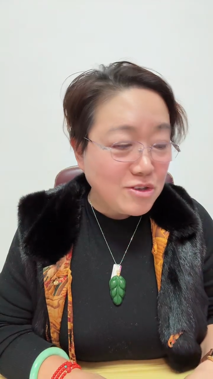 颈饰未镶嵌和田玉吊坠