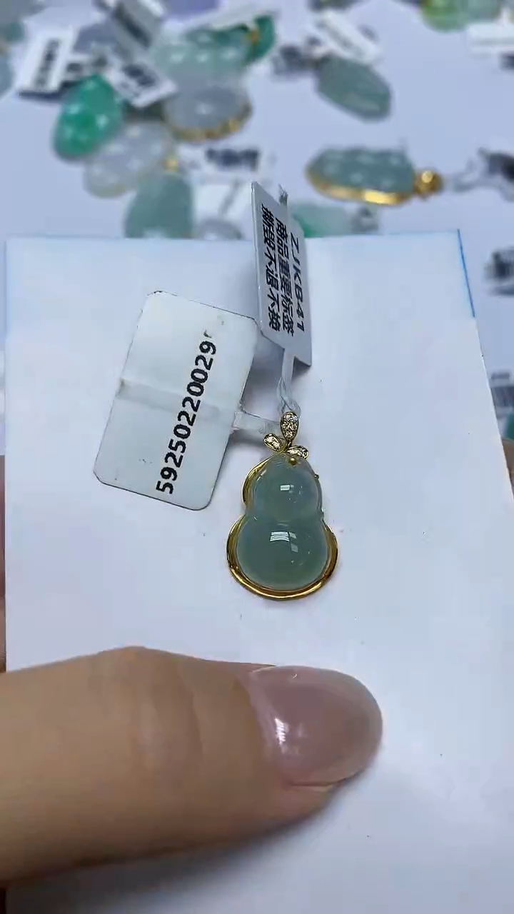 翡翠18K金镶嵌颈饰天然缅甸翡翠A货