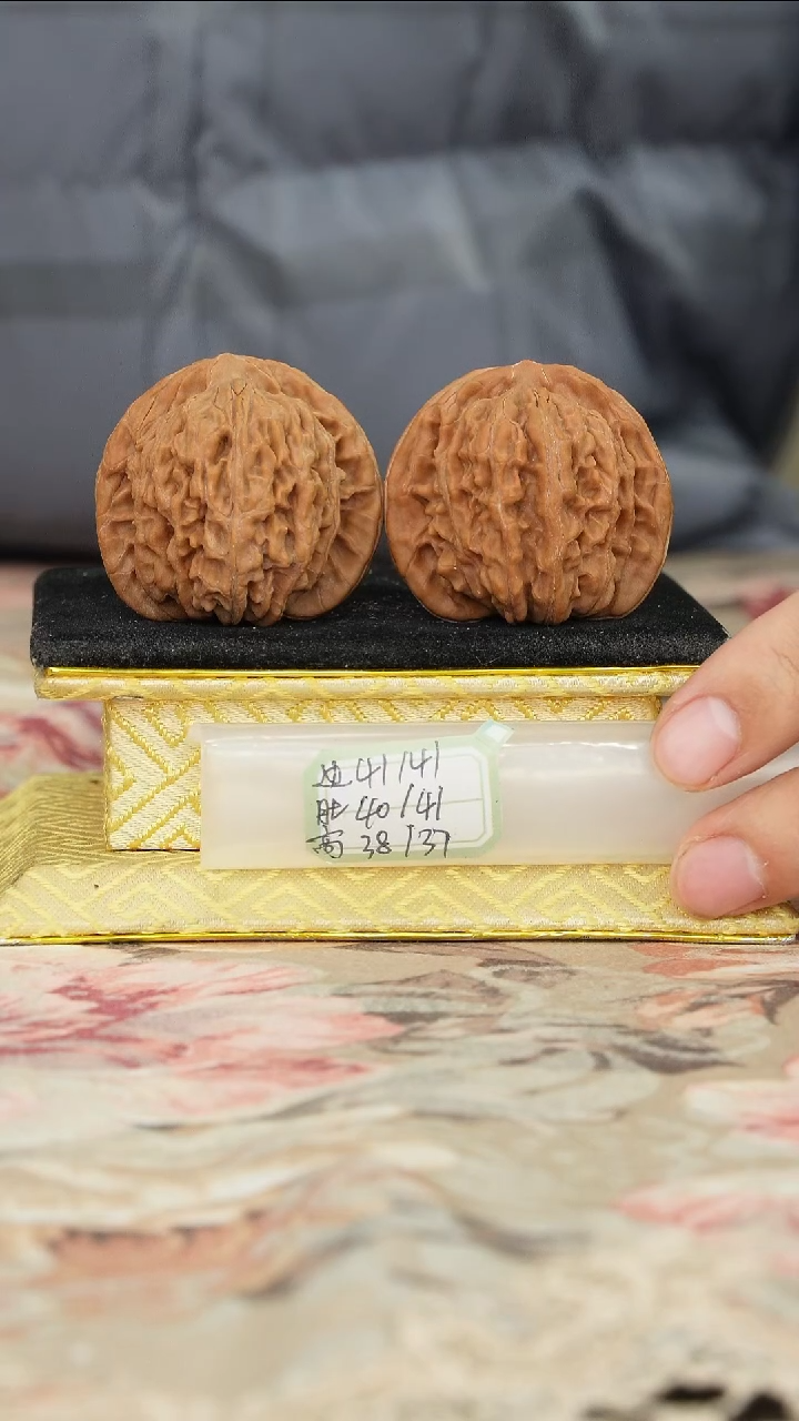 【闪购商品】文玩核桃把件一代楼