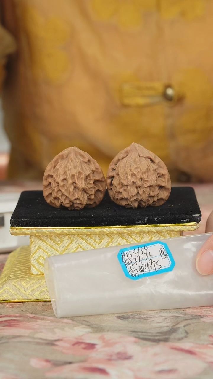 文玩核桃把件桃心官帽