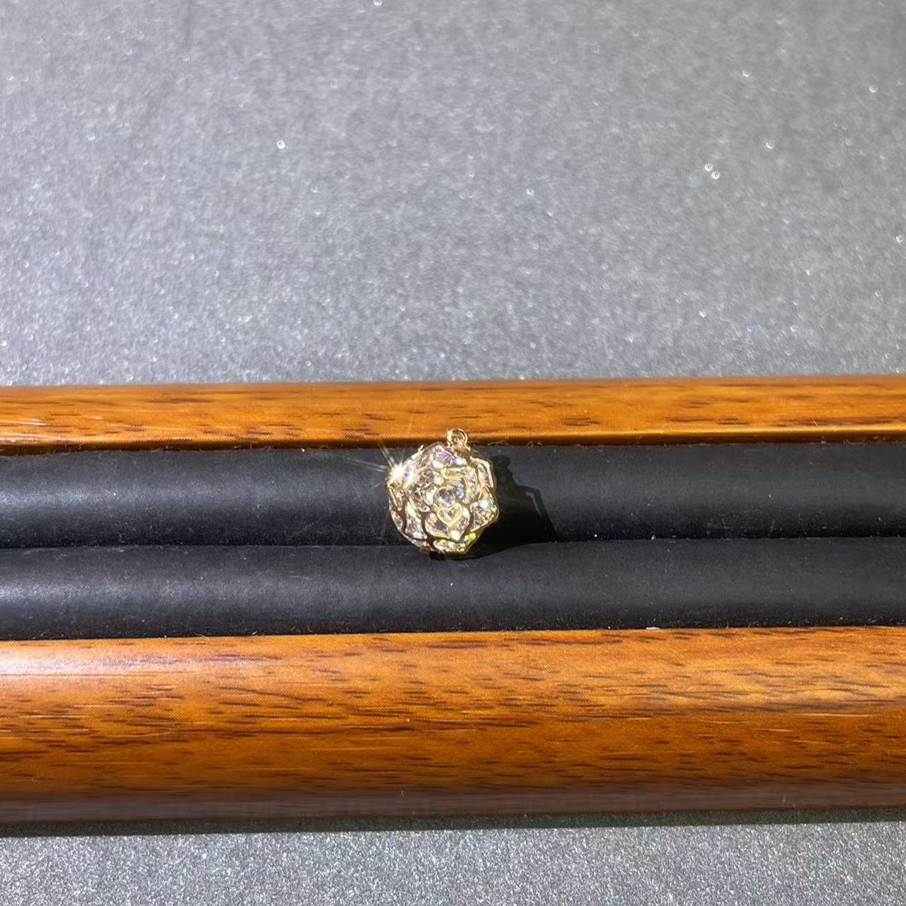 s6760玫色镂空玫瑰花吊坠多样发