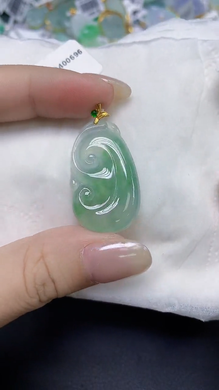 翡翠18K金镶嵌颈饰天然缅甸翡翠A货