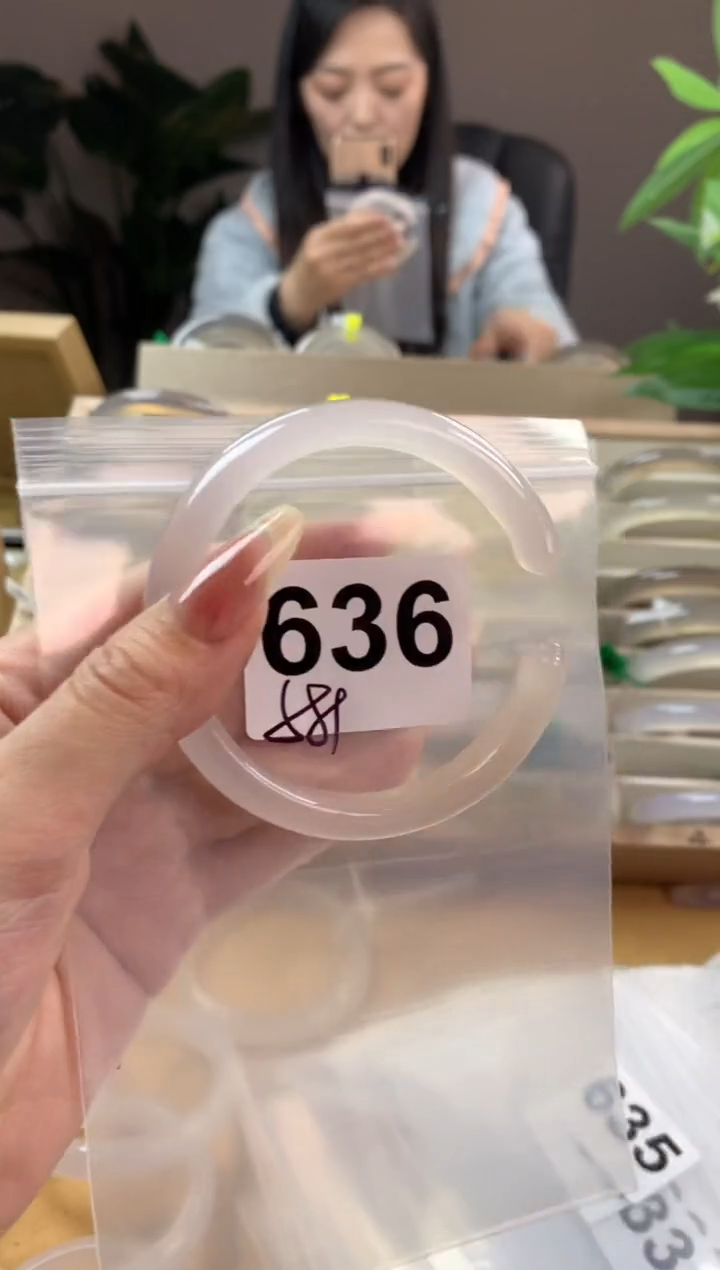 【闪购商品】玛瑙/玉髓手镯未镶嵌636