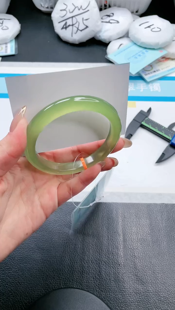 【闪购商品】石英质玉手镯未镶嵌18V111-60