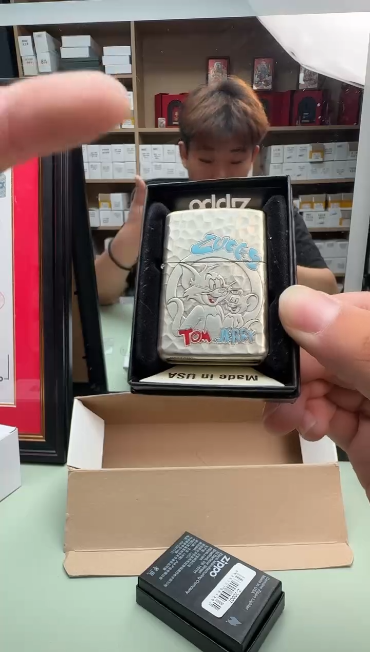 Zippo打火机白铜重甲猫和鼠