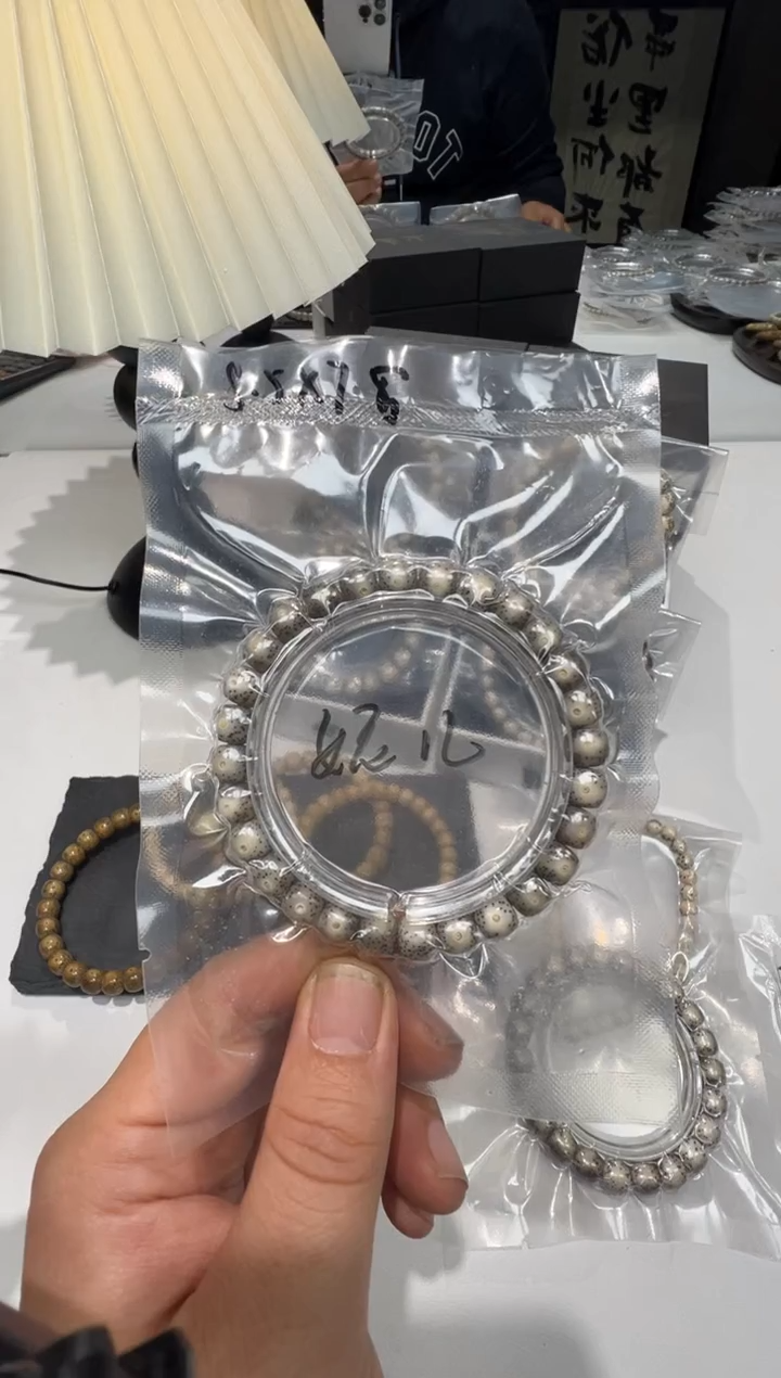 手串星月菩提妮*8.5*7.5石玉糯冰绿包白