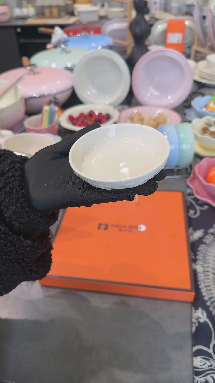 【闪购商品】瓷浮雕草莓陶瓷蘸料碟2件套-奶油白