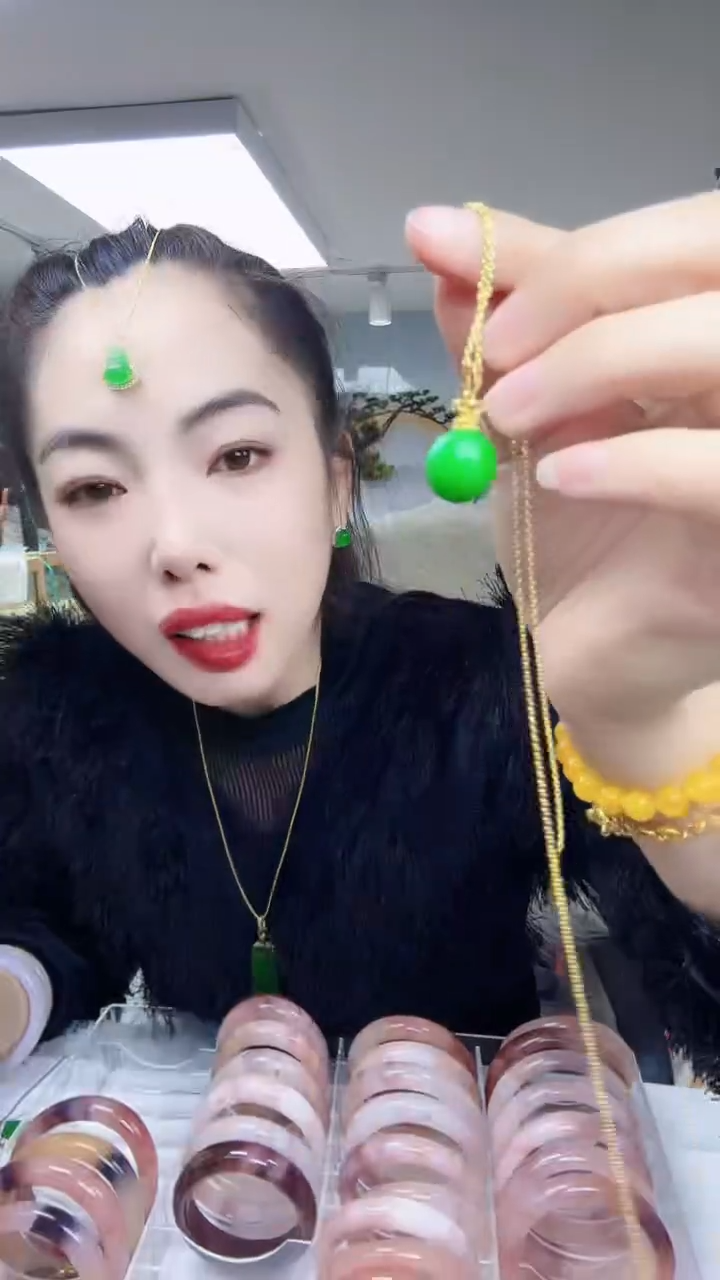 颈饰未镶嵌石英质玉马来玉转运珠吊坠